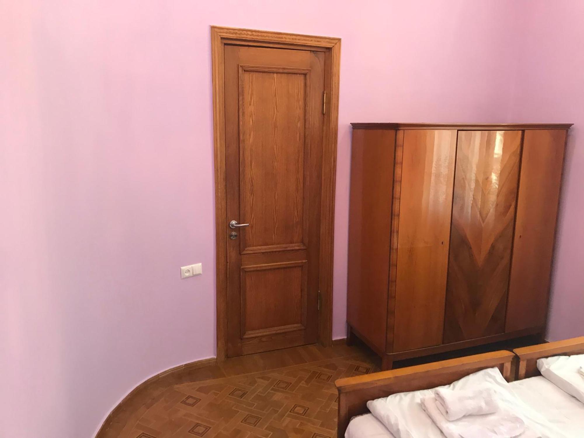 Wooden Museum Hotel Kʼutʼaisi Quarto foto